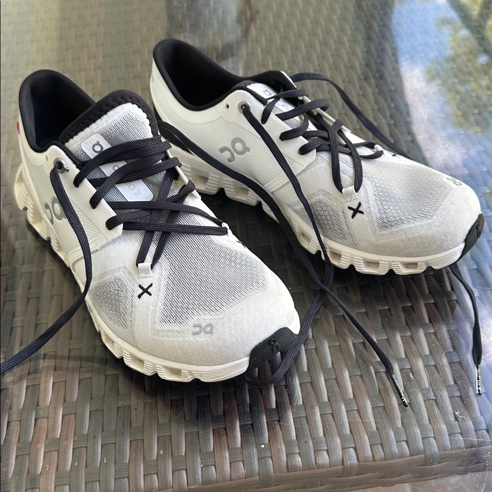 NWOT On Running Cloud X4 Women's White and Black Athletic Shoes - Picture 8 of 8